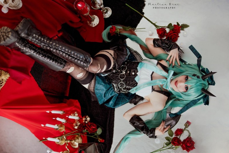 Vocaloid - Hatsune Miku Cosplay - MartinaEdelstein #06 - expressive character portrait
