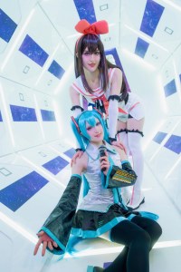 Vocaloid - Hatsune Miku & Kizuna AI Cosplay
