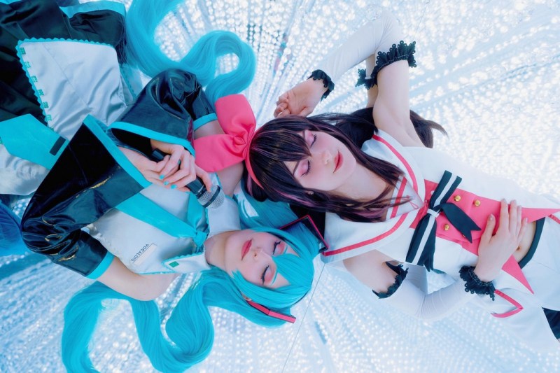Vocaloid - Hatsune Miku &amp; Kizuna AI Cosplay - MartinaEdelstein #03 - expressive portrait