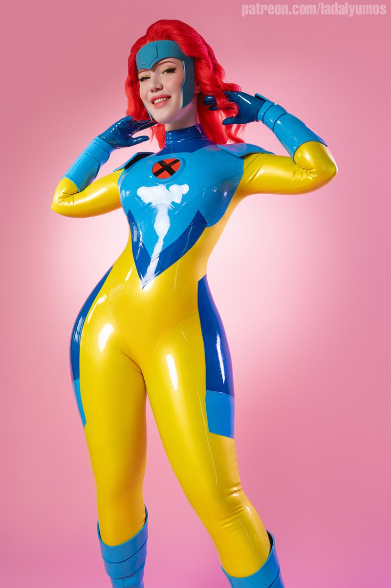 X-Men - Jean Elaine Grey-Summers Cosplay - full length character portrait