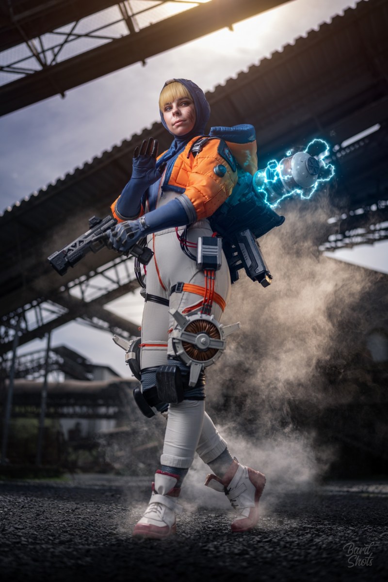 Apex Legends - Natalie Paquette (Wattson) Cosplay - ThanatosArts #02 - gentle showcase