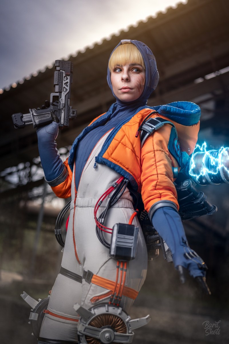 Apex Legends - Natalie Paquette (Wattson) Cosplay - ThanatosArts #03 - light aesthetic