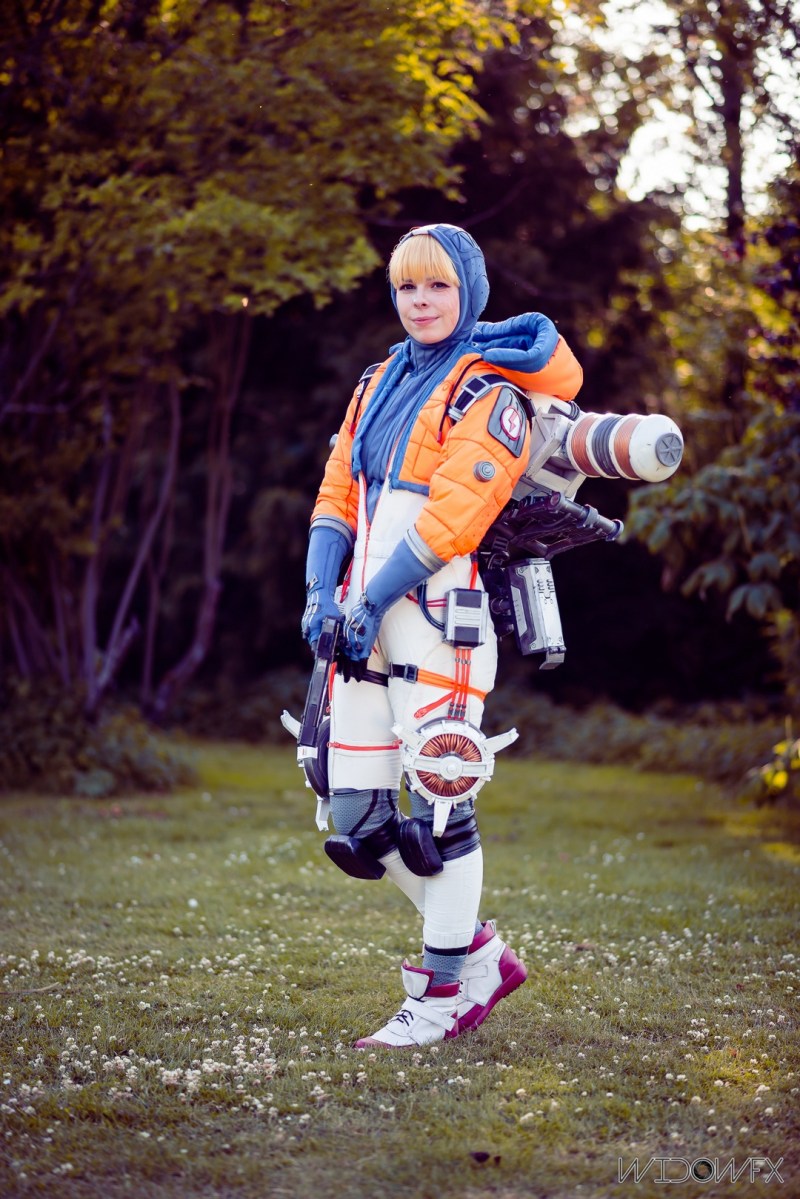 Apex Legends - Natalie Paquette (Wattson) Cosplay - ThanatosArts #04 - authentic view