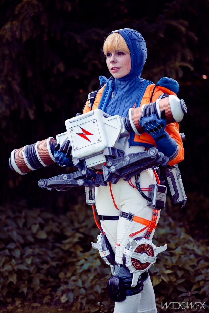 Apex Legends - Natalie Paquette (Wattson) Cosplay - ThanatosArts #08 - expressive portrait