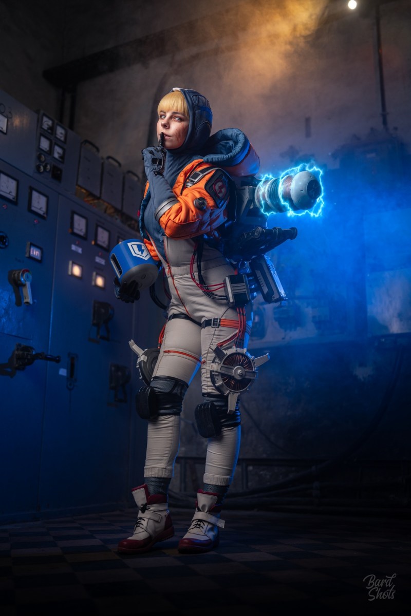 Apex Legends - Natalie Paquette (Wattson) Cosplay - ThanatosArts #10 - authentic view