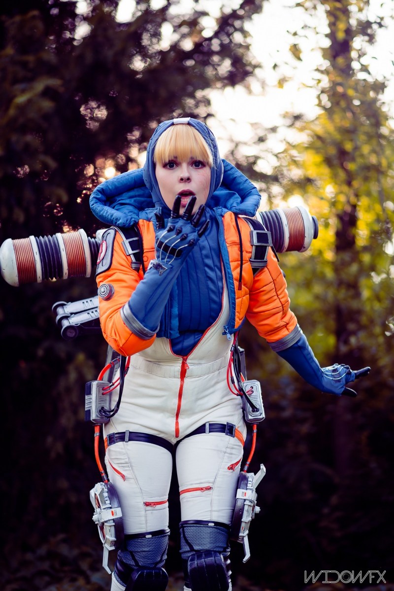 Apex Legends - Natalie Paquette (Wattson) Cosplay - ThanatosArts #13 - artistic framing