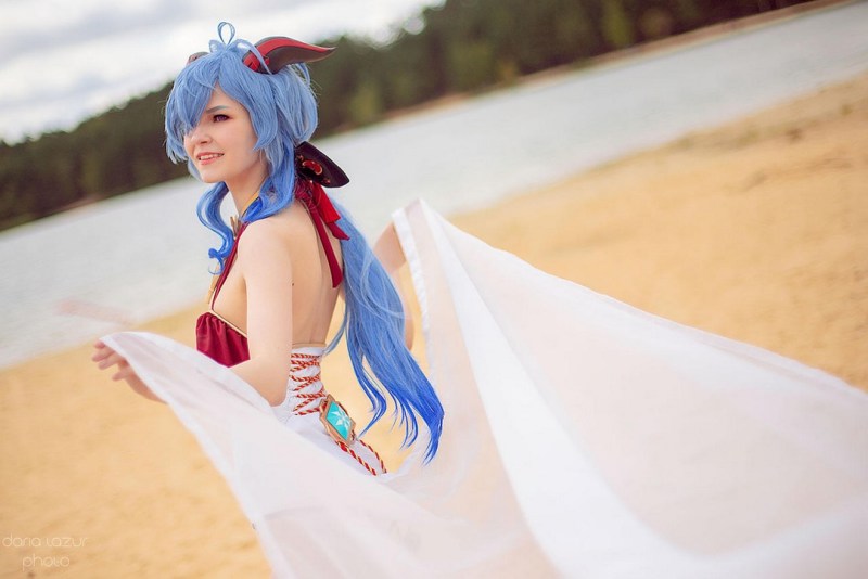 Genshin Impact - Ganyu (Summer) Cosplay - Daria Lazur #01 - focused costume photography