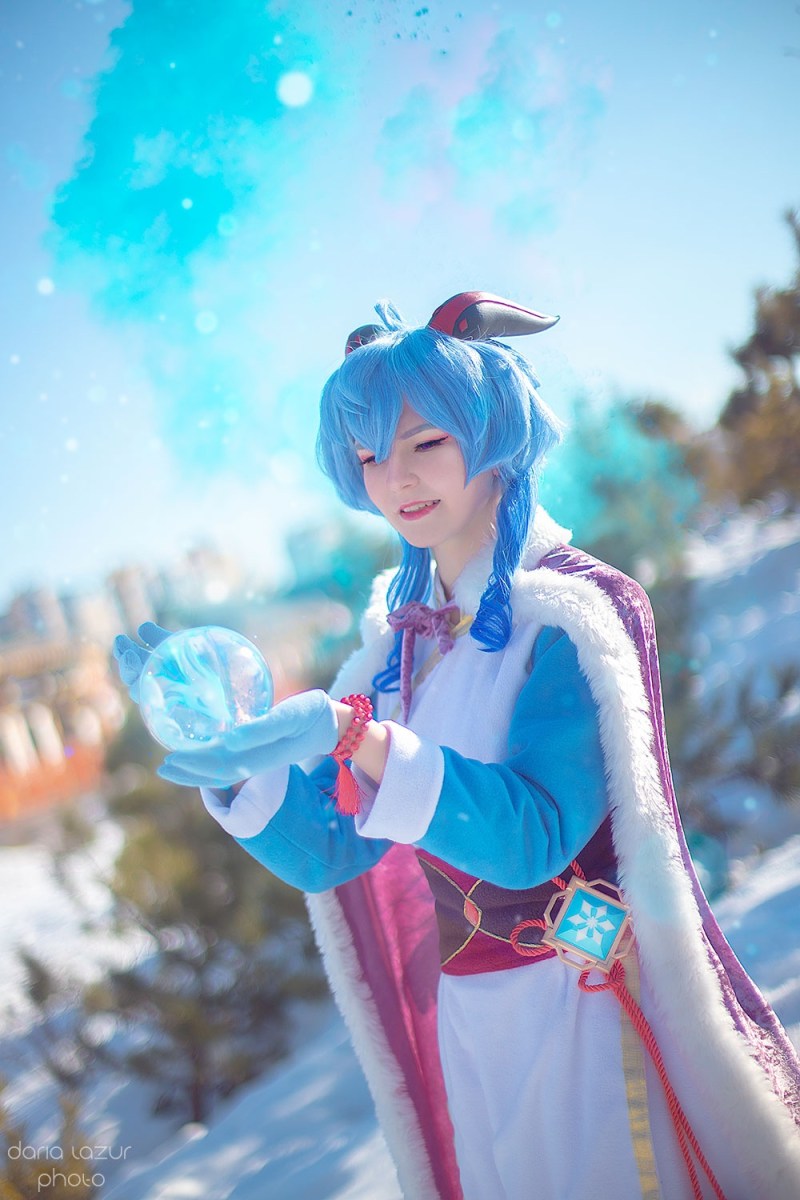 Genshin Impact - Ganyu (Winter) Cosplay - Daria Lazur #09 - full body character photo