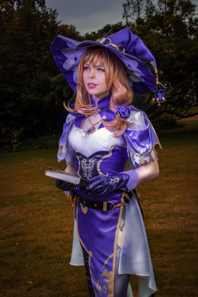 Genshin Impact - Lisa Minci (Purple Rose) Cosplay - ThanatosArts #05 - body photo