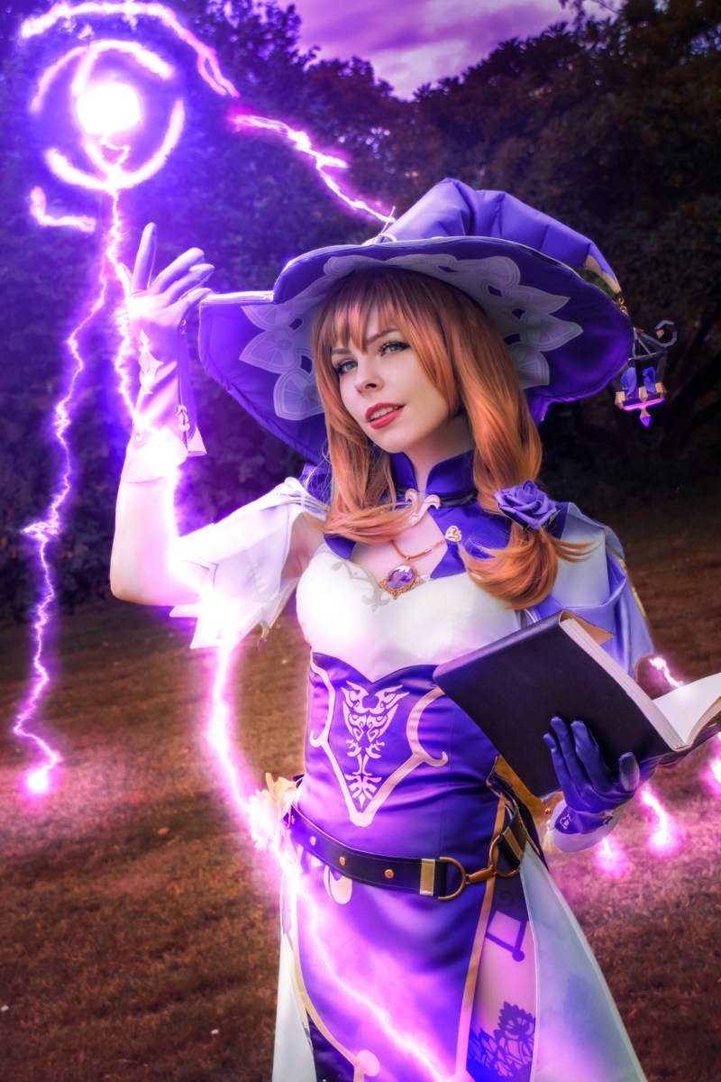 Genshin Impact - Lisa Minci (Purple Rose) Cosplay - ThanatosArts #06 - full body port.