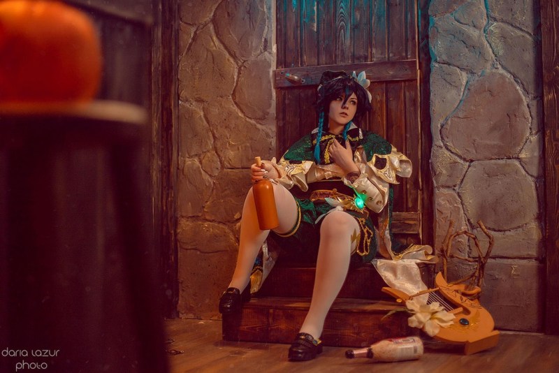 Genshin Impact - Venti Cosplay - Daria Lazur #09 - full body character photo Genshin Impact - Venti Cosplay - Daria Lazur #09 - full body character photo