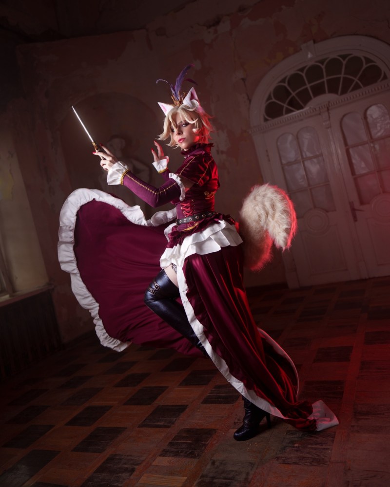 Identity V - Bloody Mary Cosplay - ThanatosArts #02 - soft focus costume shot