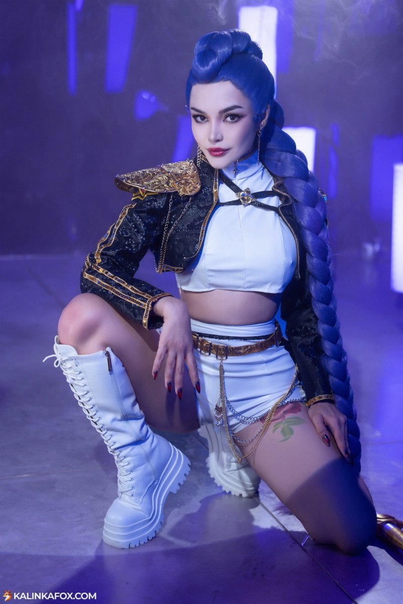 KPop Demon Hunters - Rumi Kang Cosplay - Kalinkafox #02 - full length character portrait
