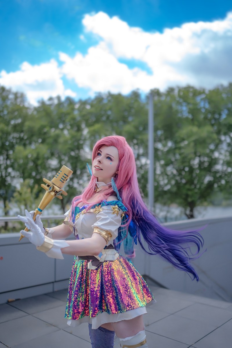 League of Legends - Seraphine Cosplay - ThanatosArts #02 - full length photo