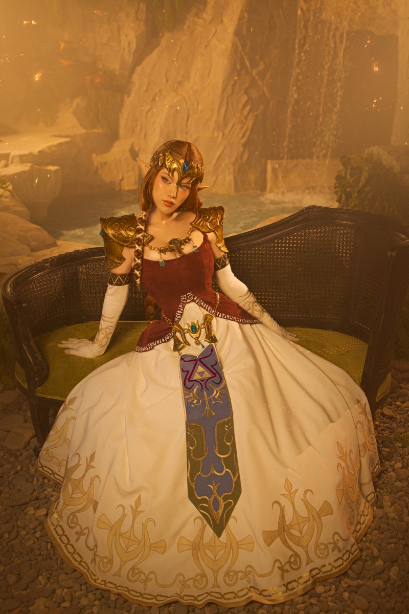 The Legend of Zelda - Twilight Princess - Princess Zelda Cosplay - Lyumos #06 - full length photo