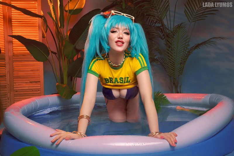 Vocaloid - Hatsune Miku Cosplay - Lyumos #05 - focused costume photography