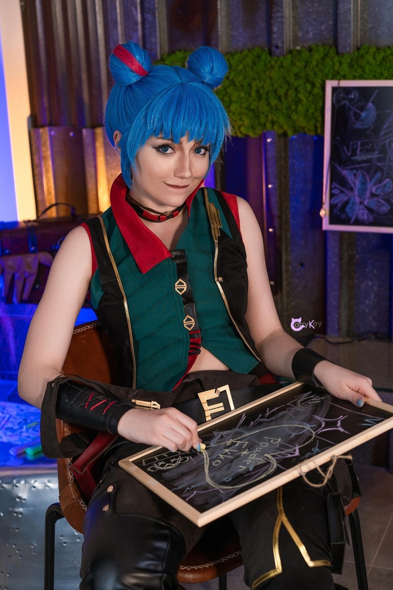 Arcane - Jinx (Powder) Cosplay - CarryKey #0 - professional cosplay study