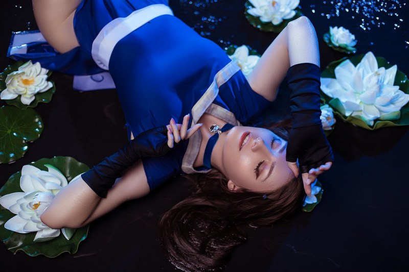 Avatar - The Last Airbender - Katara Cosplay - CarryKey #02 - soft focus shot