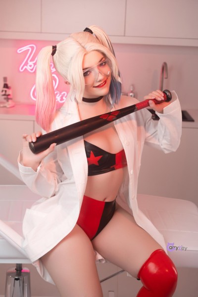 Batman - Harley Quinn (Harleen Frances Quinzel) Cosplay