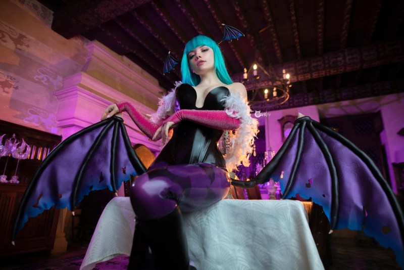 Darkstalkers - Resurrection - Morrigan Aensland Cosplay - CarryKey #4 - soft focus shot Darkstalkers - Resurrection - Morrigan Aensland Cosplay - CarryKey #4 - soft focus shot