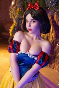 Disneys Snow White - Snow White Cosplay