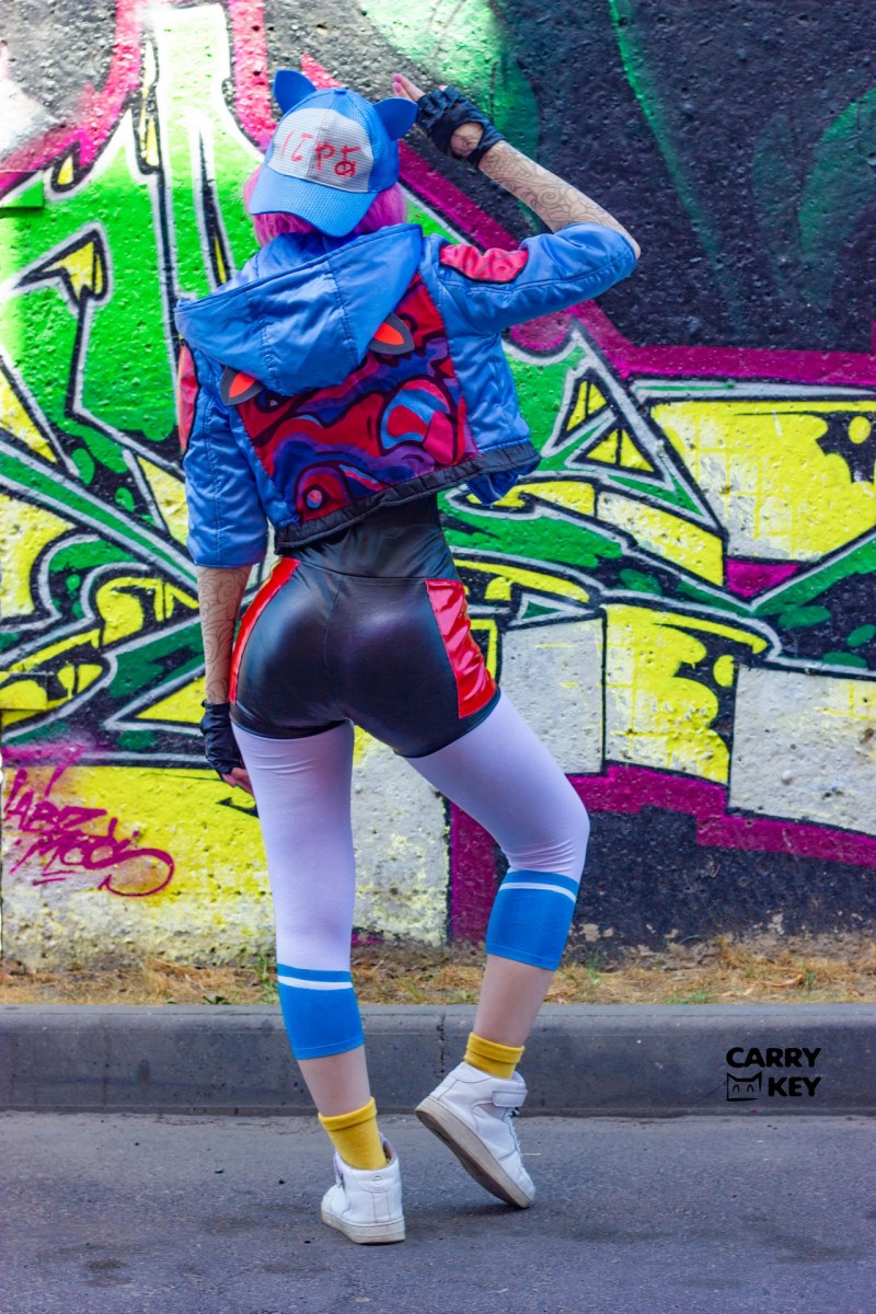 Fortnite - Battle Royale - Lynx Cosplay - CarryKey #0 - full length photo Fortnite - Battle Royale - Lynx Cosplay - CarryKey #0 - full length photo