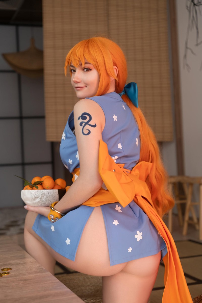 One Piece - Nami Cosplay - CarryKey #02 - artistic framing portrait