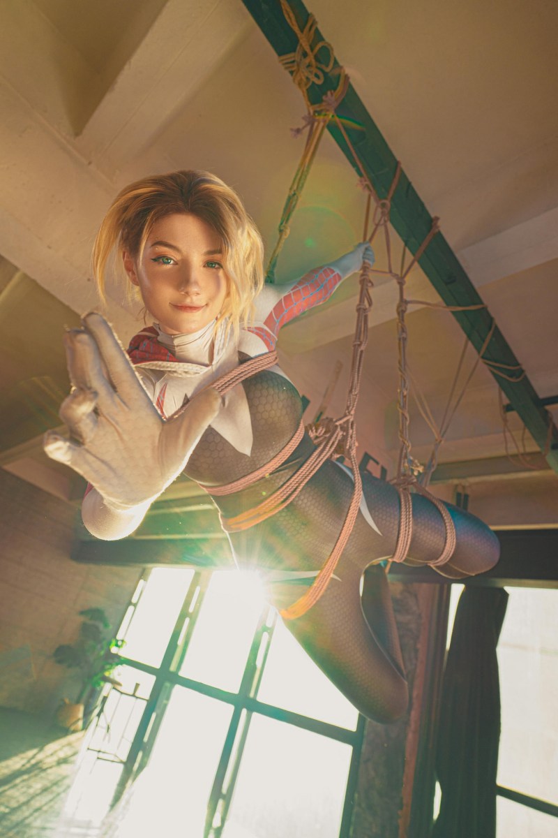 Spider-Man - Across the Spider-Verse - Spider-Gwen (Gwen Stacy) Cosplay - CarryKey #0 - nuanced study