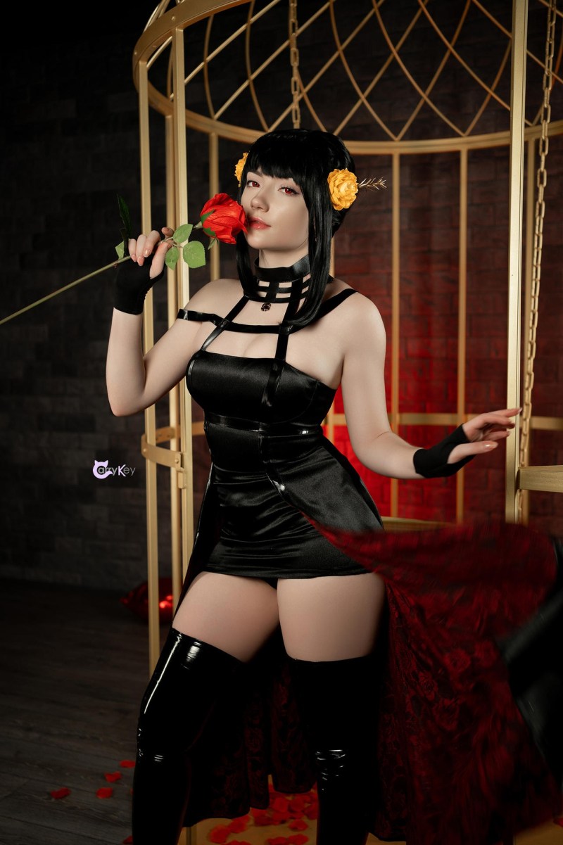 Spy × Family - Yor Forger (Thorn Princess) Cosplay - CarryKey #02 - visual exploration Spy × Family - Yor Forger (Thorn Princess) Cosplay - CarryKey #02 - visual exploration