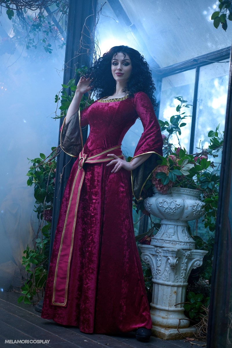 Tangled - Mother Gothel Cosplay - LadyMelamor1 #06 - character costume portrait