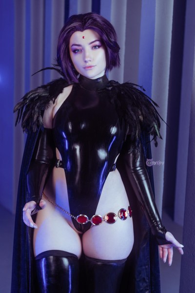 Teen Titans - Raven (Rachel Roth) Cosplay