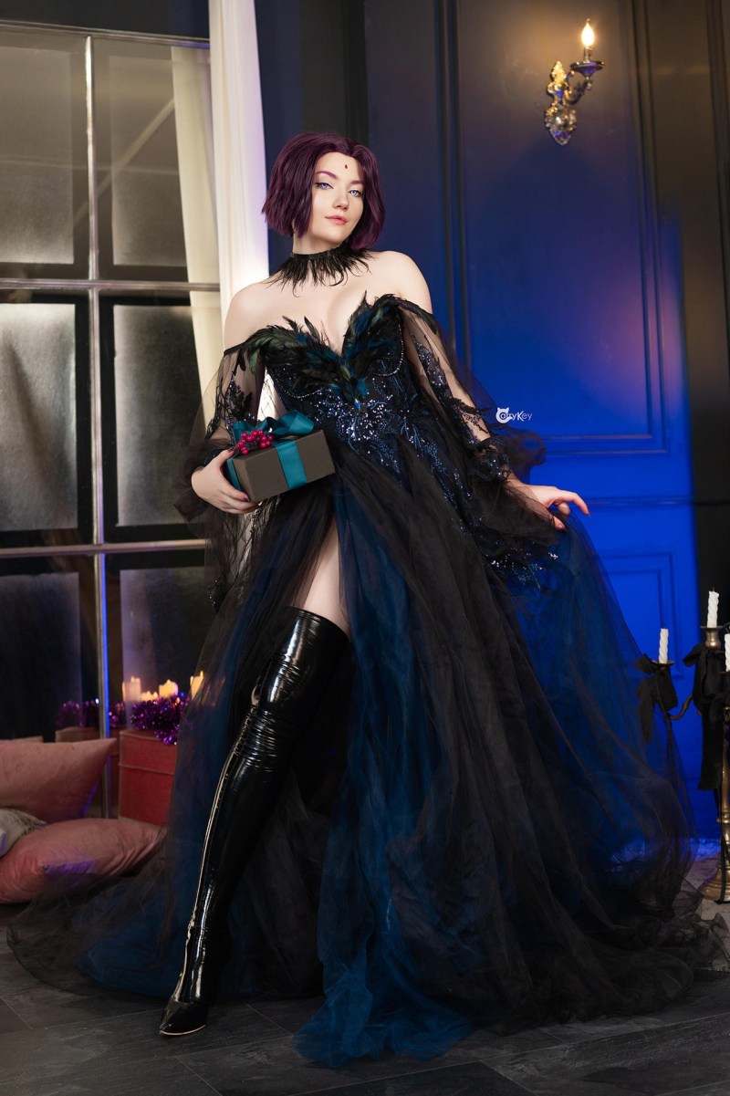 Teen Titans - Raven (Rachel Roth) Cosplay - CarryKey #03 - portrait photo