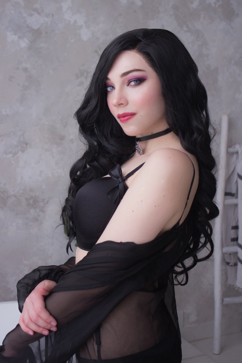 The Witcher 3 - Wild Hunt - Yennefer of Vengerberg Cosplay - Sawakate #02 - expressive portrait