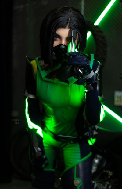 Valorant - Sabine Callas (Viper) Cosplay