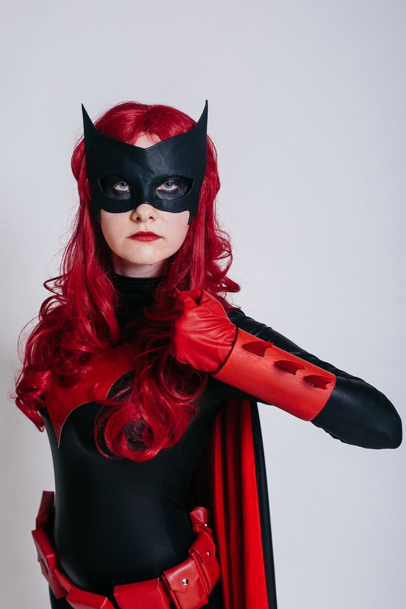 Batwoman - Katherine Rebecca Kane (Batwoman) Cosplay - Shiera13 #04 - body photo