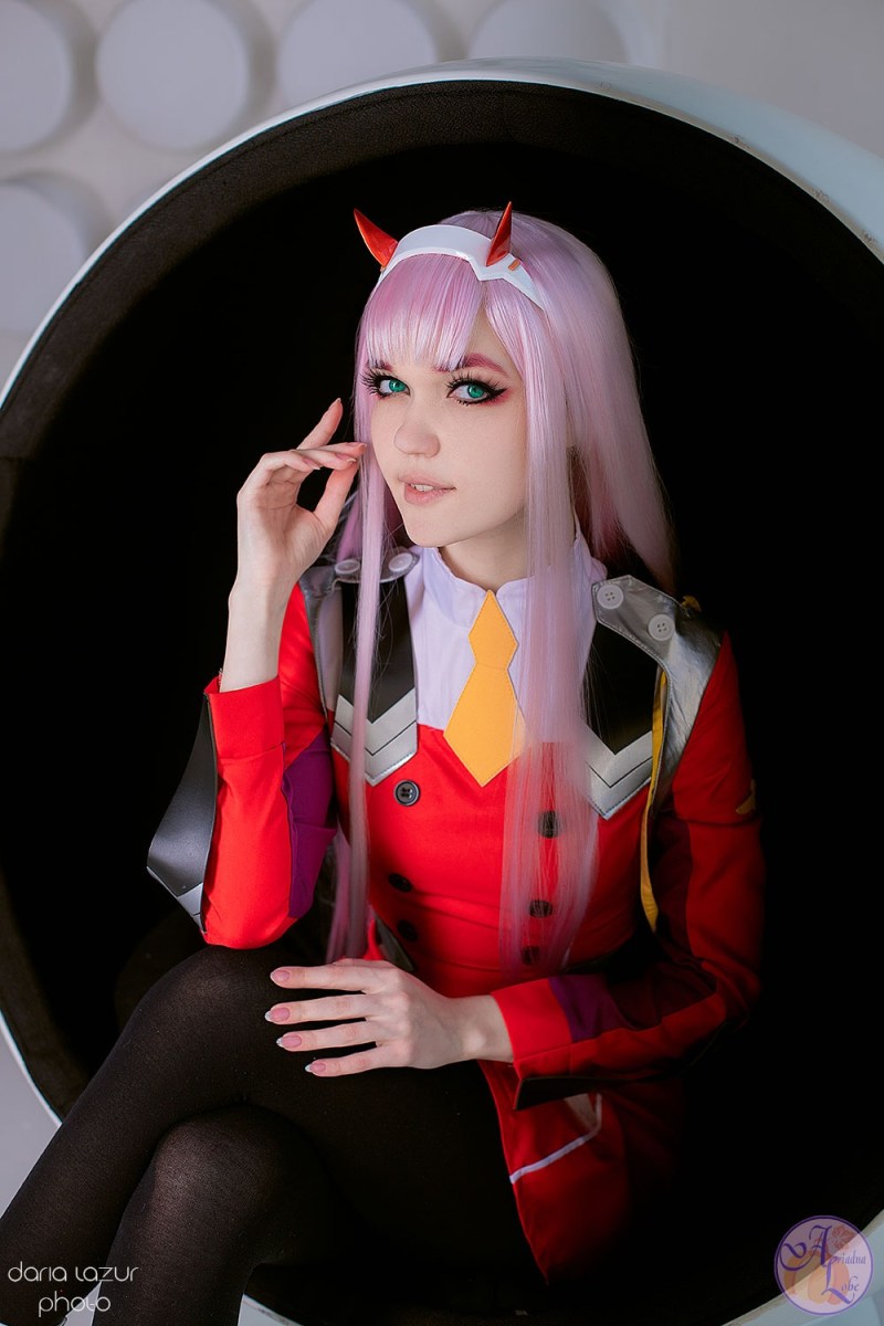 DARLING in the FRANXX - Zero Two Cosplay - Ariadna Lobe #09 - full body character photo DARLING in the FRANXX - Zero Two Cosplay - Ariadna Lobe #09 - full body character photo