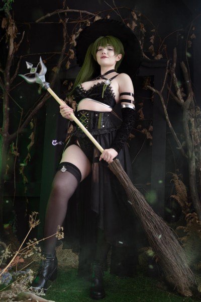 Frieren - Beyond Journeys End - Ubel (Erotic) Cosplay