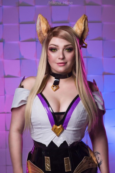 League of Legends - Ahri (The Nine-Tailed Fox) Cosplay