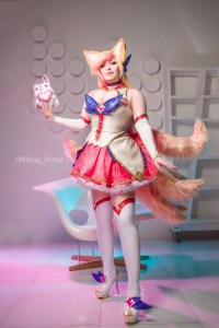 League of Legends - Ahri (The Nine-Tailed Fox) Cosplay