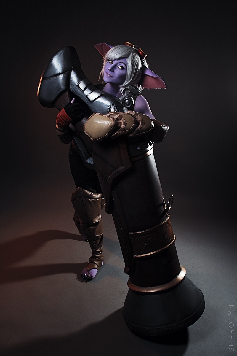 League of Legends - Tristana Cosplay - Shproton #07 - artistic framing portrait
