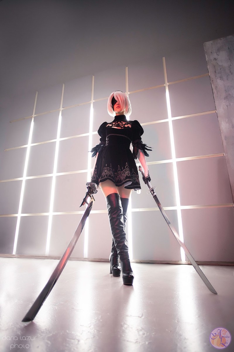 NieR AutomatA - 2B (YoRHa No.2 Type-B) Cosplay - Ariadna Lobe #04 - soft focus shot