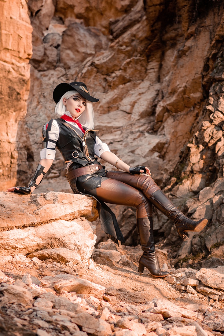 Overwatch - Ashe (Elizabeth Caledonia Calamity Ashe) Cosplay - Sawakate #01 - full length photo