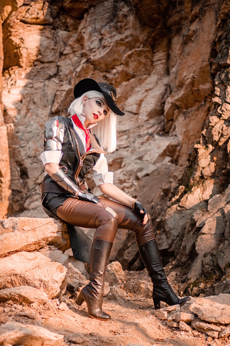 Overwatch - Ashe (Elizabeth Caledonia Calamity Ashe) Cosplay - Sawakate #02 - costume portrait