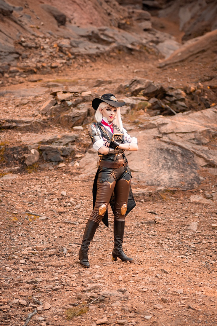 Overwatch - Ashe (Elizabeth Caledonia Calamity Ashe) Cosplay - Sawakate #09 - full body port.