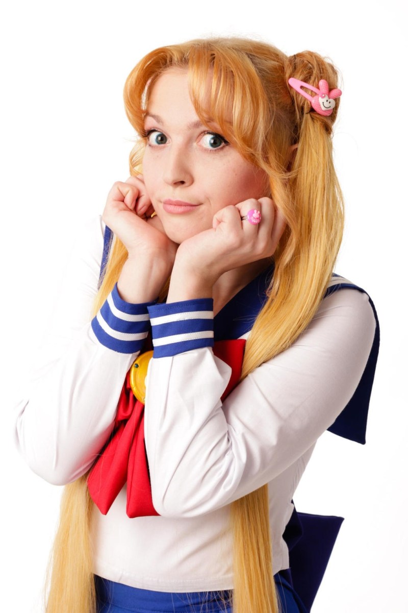 Sailor Moon - Usagi Tsukino (Sailor Moon) Cosplay - MilenaHime #04 - full length photo