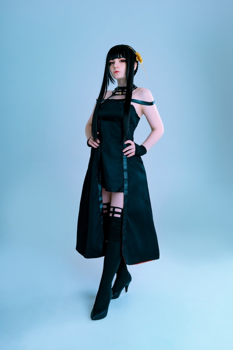Spy × Family - Yor Forger Cosplay - Atamasha #01 - expressive character portrait Spy × Family - Yor Forger Cosplay - Atamasha #01 - expressive character portrait